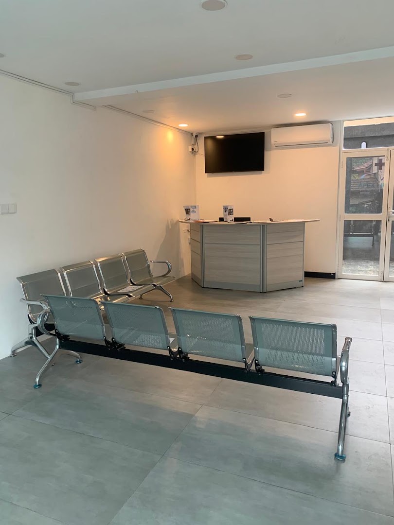 Bright reception desk and metal seating inside the clinic